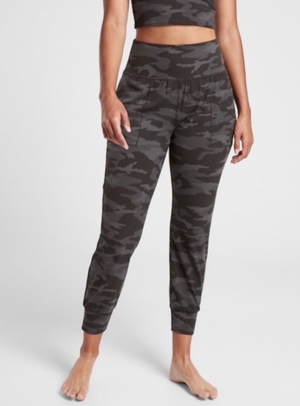 ATHLETA Salutation Black Camo Joggers Size Medium